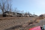 NS 4700 takes train 25G west